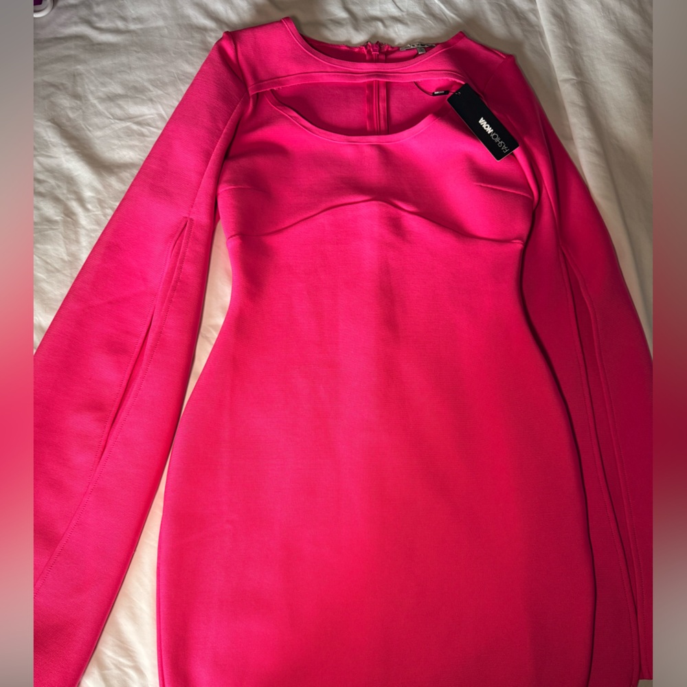 Fashion Nova Hot Pink Bodycon Dress with split and cut out size medium NWT